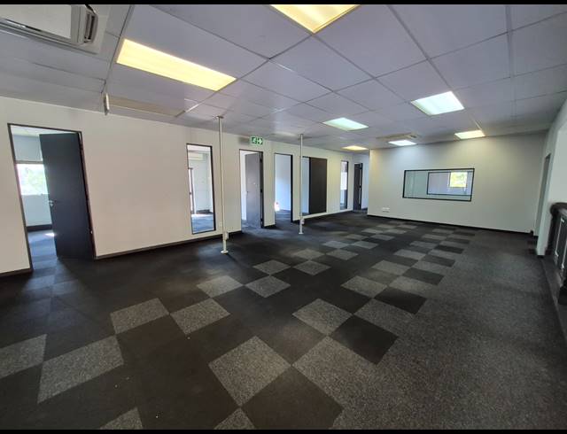 904M² OFFICE TO LET IN WOODMEAD